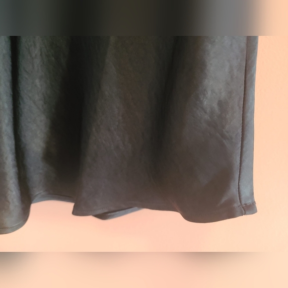 NWOT Gap Black Satin Tank  Top 🖤🌴 - Picture 5 of 8